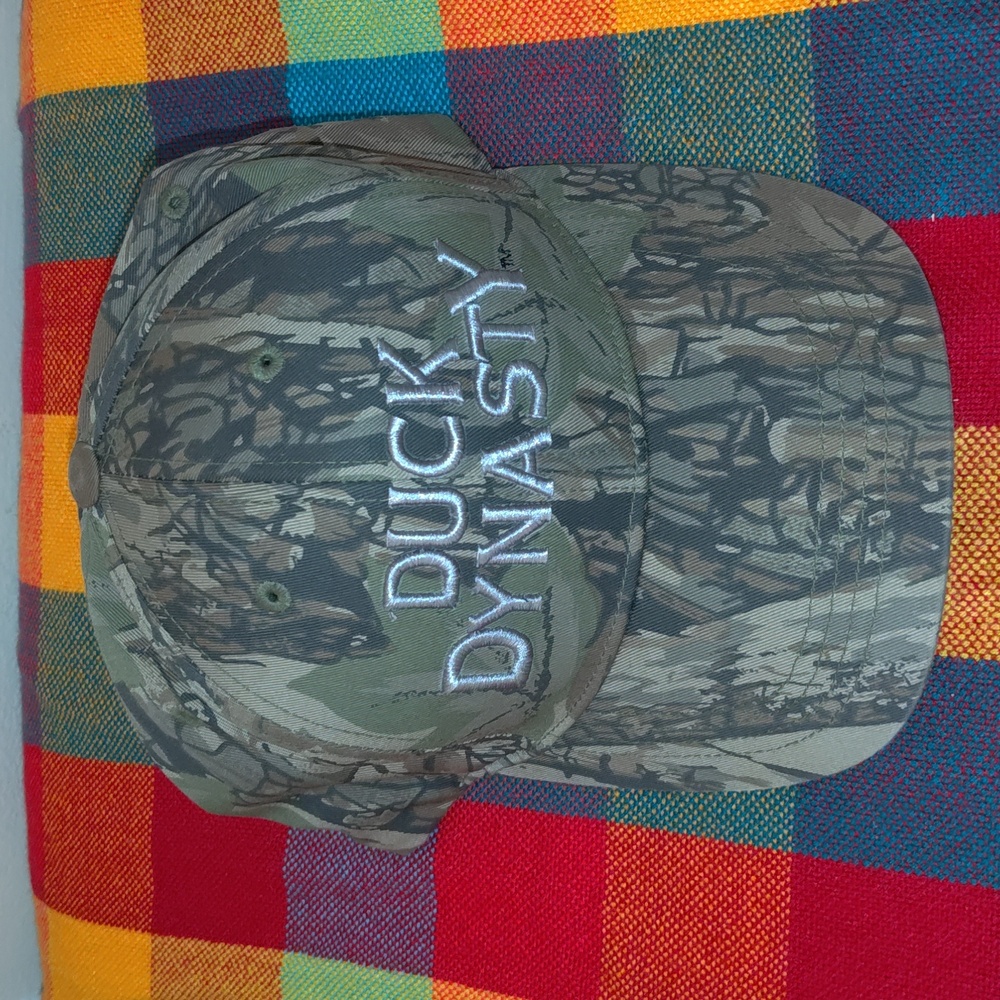 A&E Duck Dynasty Embroidered Camo Green Olive Strap-on Hat Cap